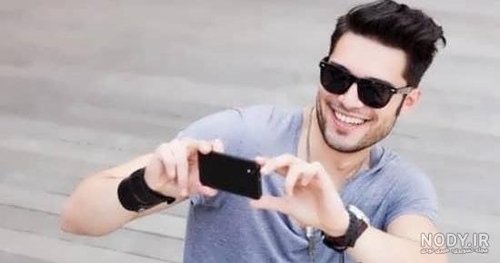 ژست عکس سلفی با رفیق - عکس نودی