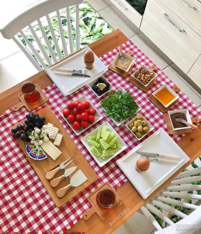 تصاویری از تزیین سفره صبحانه با ایده های خلاق و عاشقانه