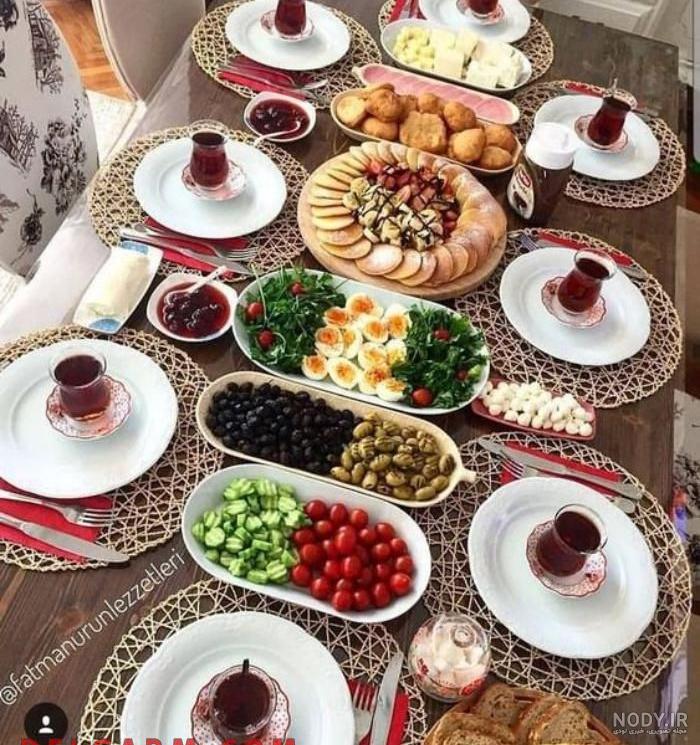 تصاویری از تزیین سفره صبحانه با ایده های خلاق و عاشقانه