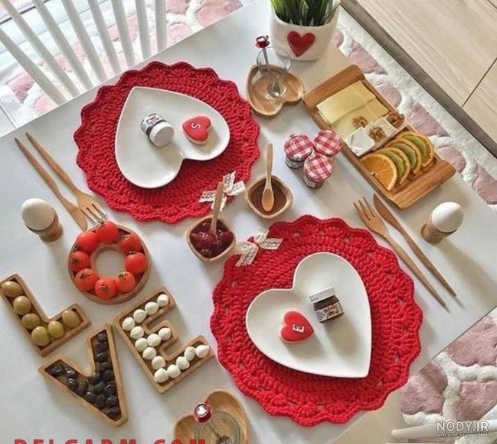 تصاویری از تزیین سفره صبحانه با ایده های خلاق و عاشقانه