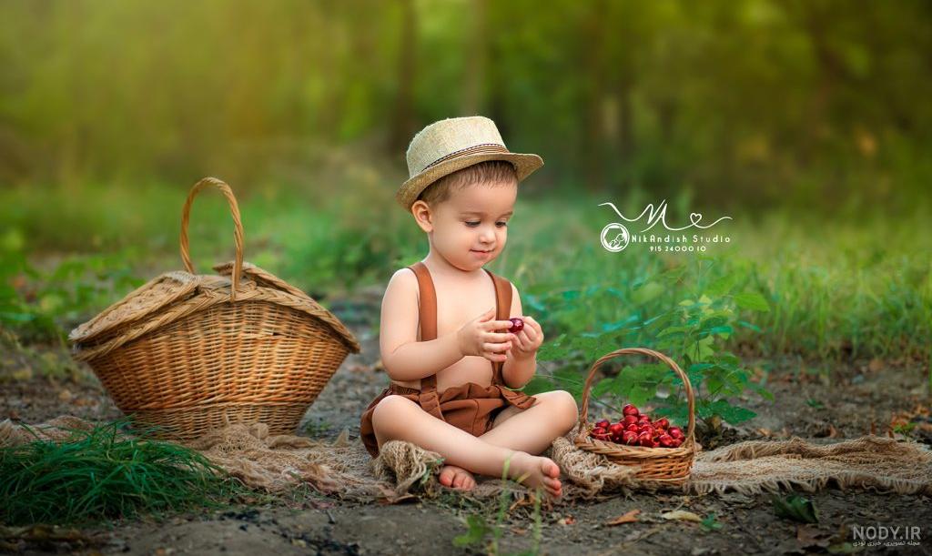 عکاسی از کودک در طبیعت | ژست عکس کودک در فضای باز 2024