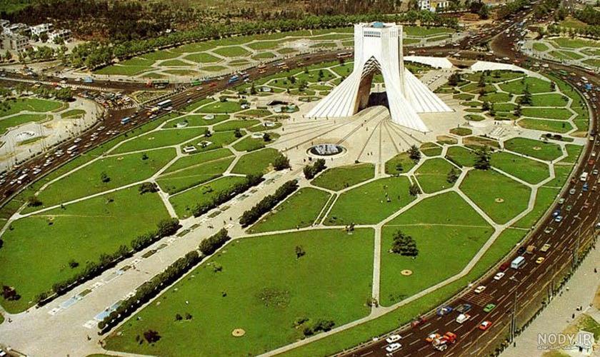 عکس برج آزادی در شب