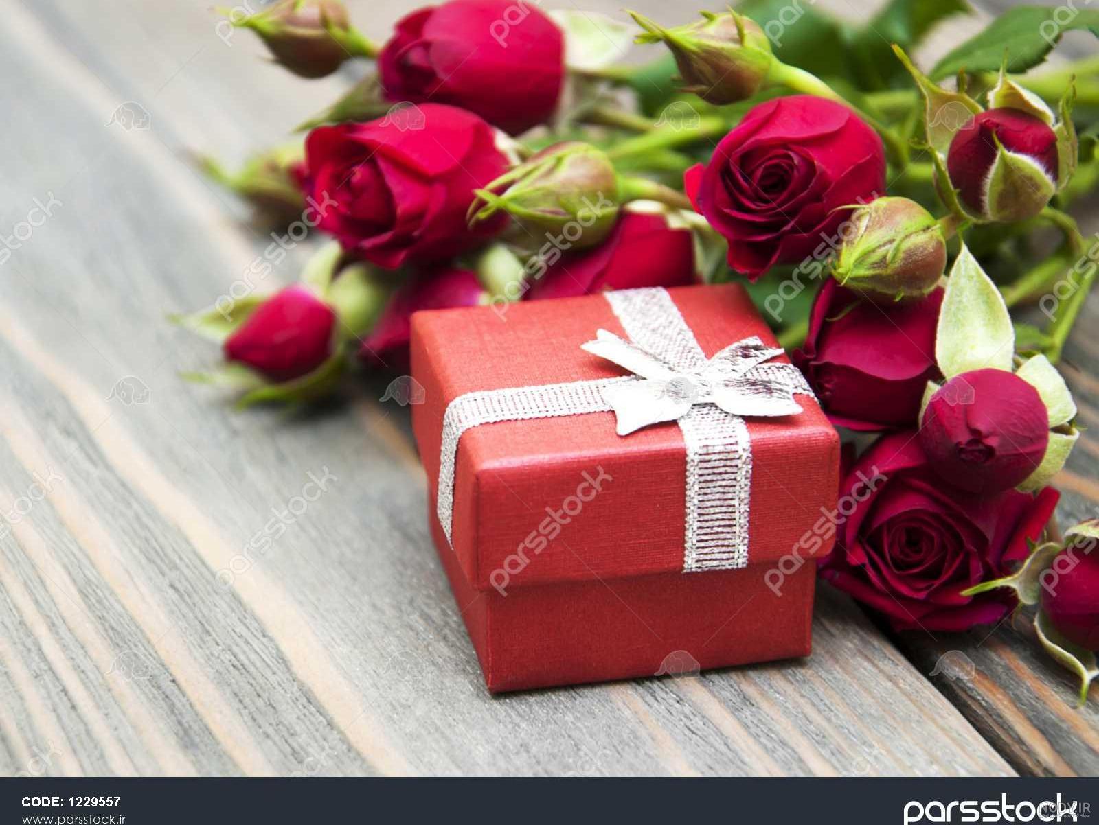 عکس گل و کادو طبیعی