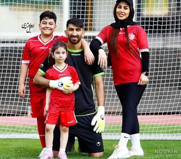 استوری برادر علیرضا بیرانوند با قلب آبی بر روی لوگوی پرسپولیس