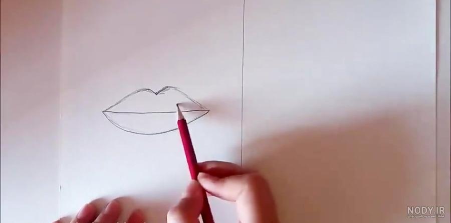 عکس نقاشی ساده لب