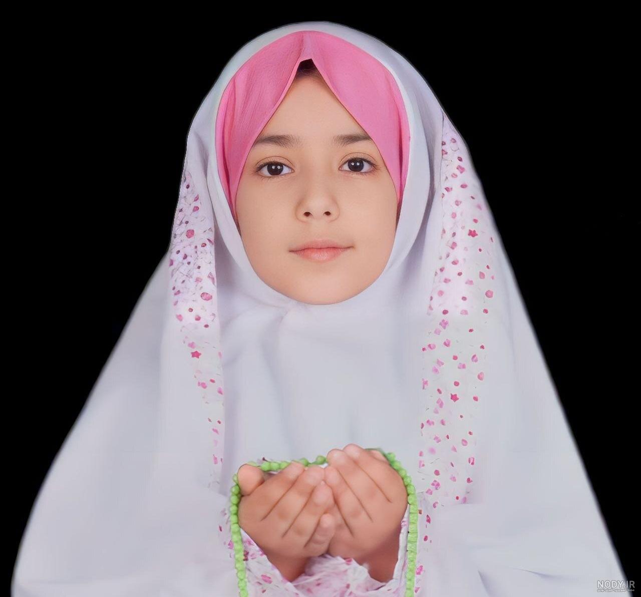فرارو | تصویر ریحانه با کاپشن صورتی روی ناو ابومهدی