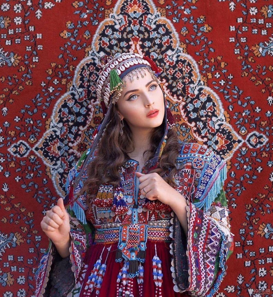 قاب آینه پایه کشویی سنتی – NasimJelveh