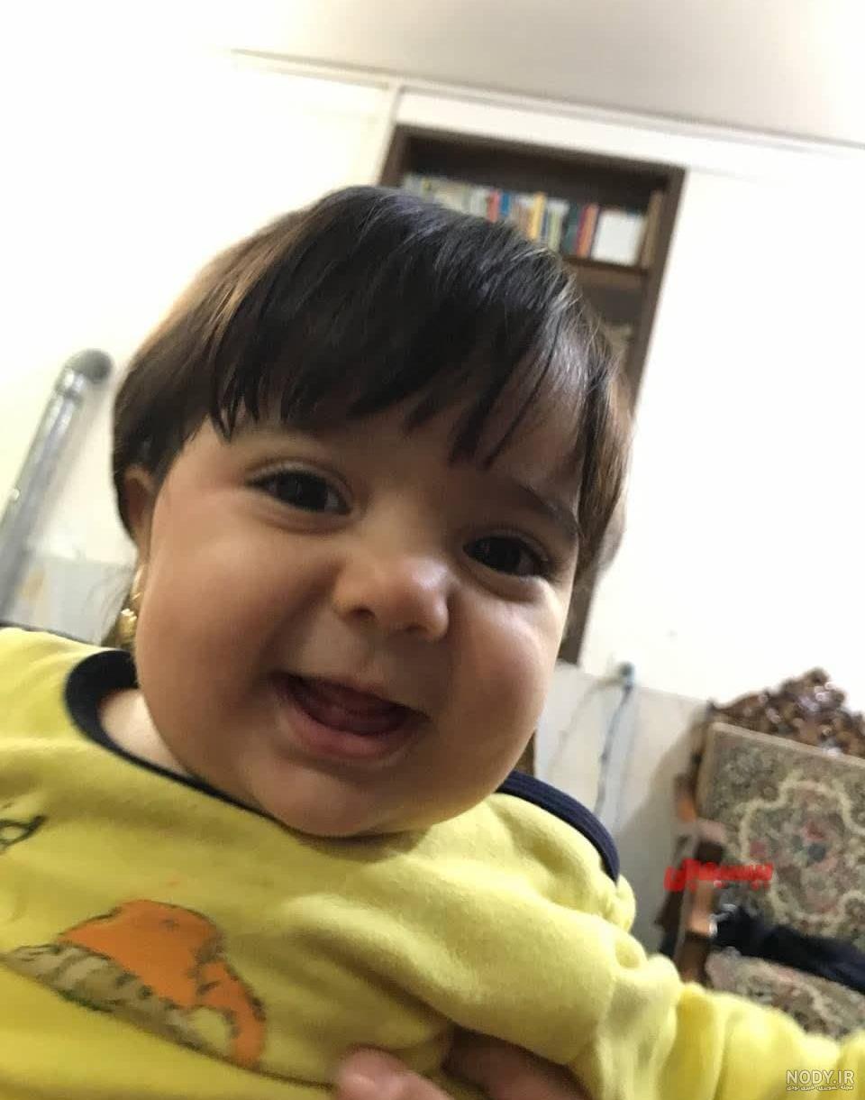 پیکر دختر کاپشن صورتی با گوشواره قلبی شهیده ریحانه سلطانی نژاد
