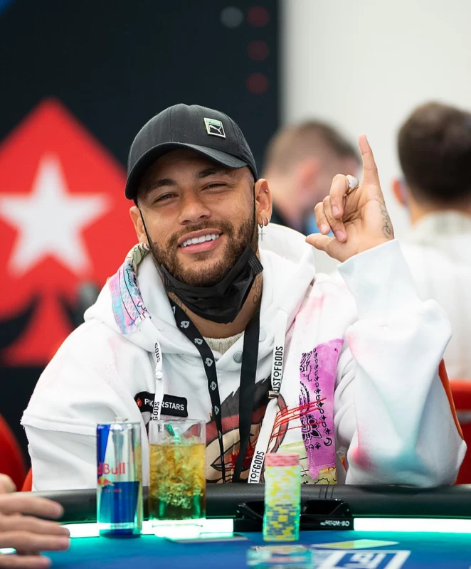 عکس نیمار و همسرش در استخر