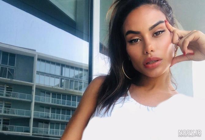 عکس نیمار و همسرش در استخر