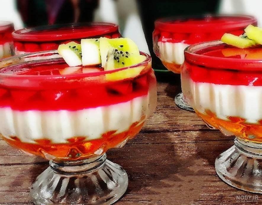 طرز تهیه دسر محبوب فرنی با ژله در چند مرحله ساده