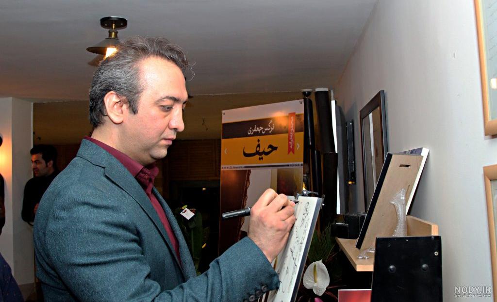 مراسم رونمایی کتاب ترانه های نرگس جعفری به اسم حیف برگزار شد مراسم رونمایی کتاب ترانه های نرگس جعفری به اسم حیف برگزار شد