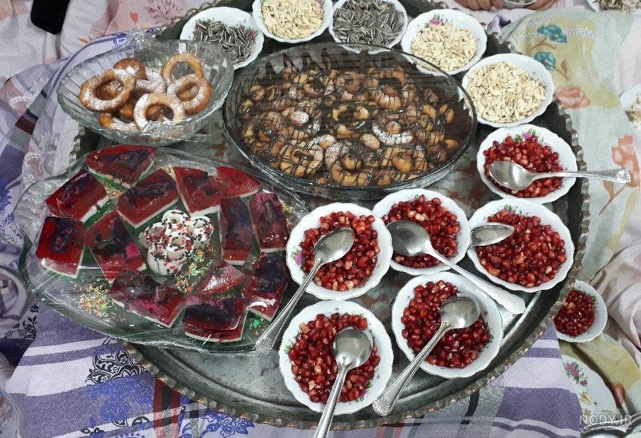 ژست عکس یلدا 2024؛ برای آتلیه و منزل و فضای باز بسته مناسب تمام ... ژست عکس یلدا 2024؛ برای آتلیه و منزل و فضای باز بسته مناسب تمام ...