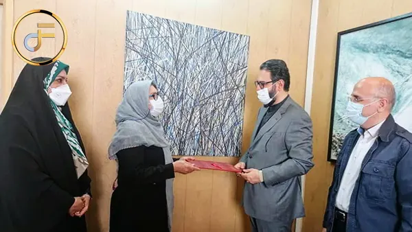 زهرا شفیعی، کارگردان، درپی ضربات ماموران به سرش در بیمارستان بستری شد