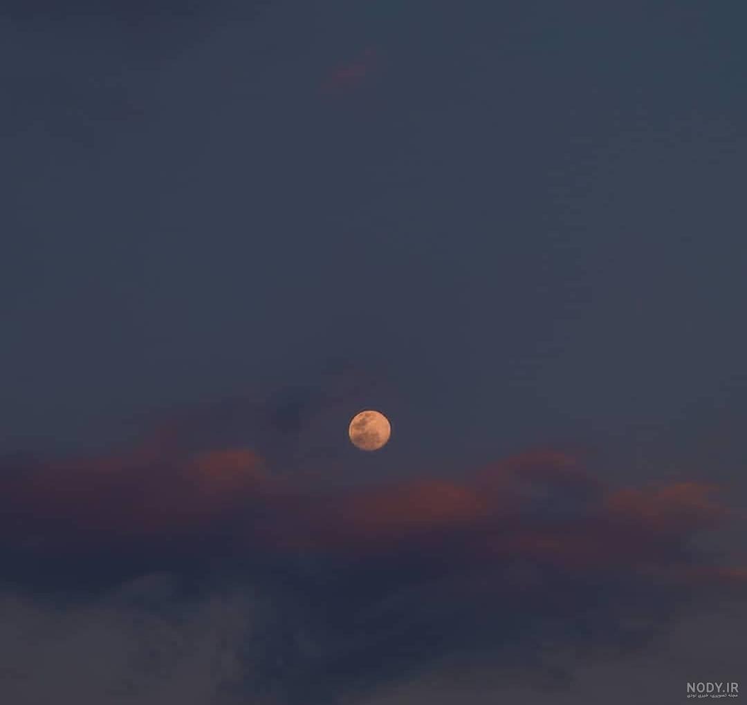 عکس آسمان شب با ماه و ستاره