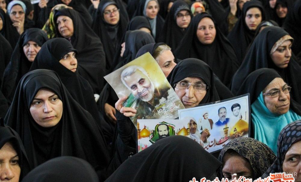 مشرق نیوز - عکس/ مراسم بزرگداشت حاج قاسم سلیمانی در محضر رهبر انقلاب مشرق نیوز - عکس/ مراسم بزرگداشت حاج قاسم سلیمانی در محضر رهبر انقلاب