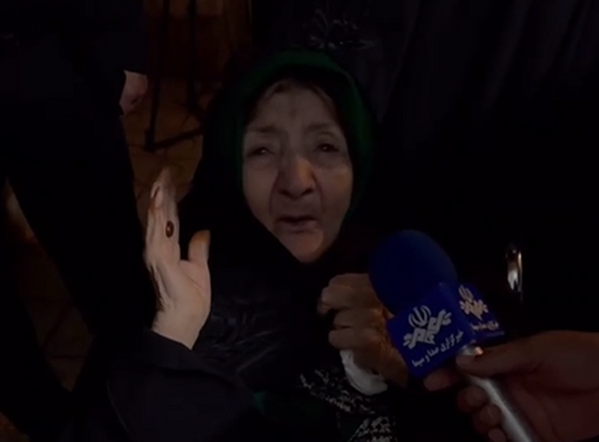 تصاویری از حضور رهبر انقلاب در منزل رئیس جمهور شهید، سید ابراهیم رئیسی تصاویری از حضور رهبر انقلاب در منزل رئیس جمهور شهید، سید ابراهیم رئیسی
