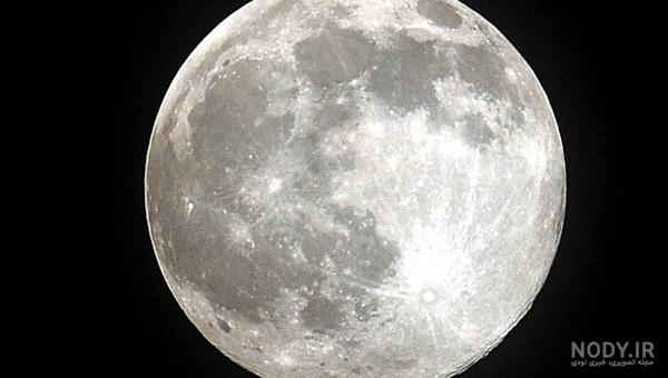 عکس ماه در آسمان تاریک عکس ماه در آسمان تاریک