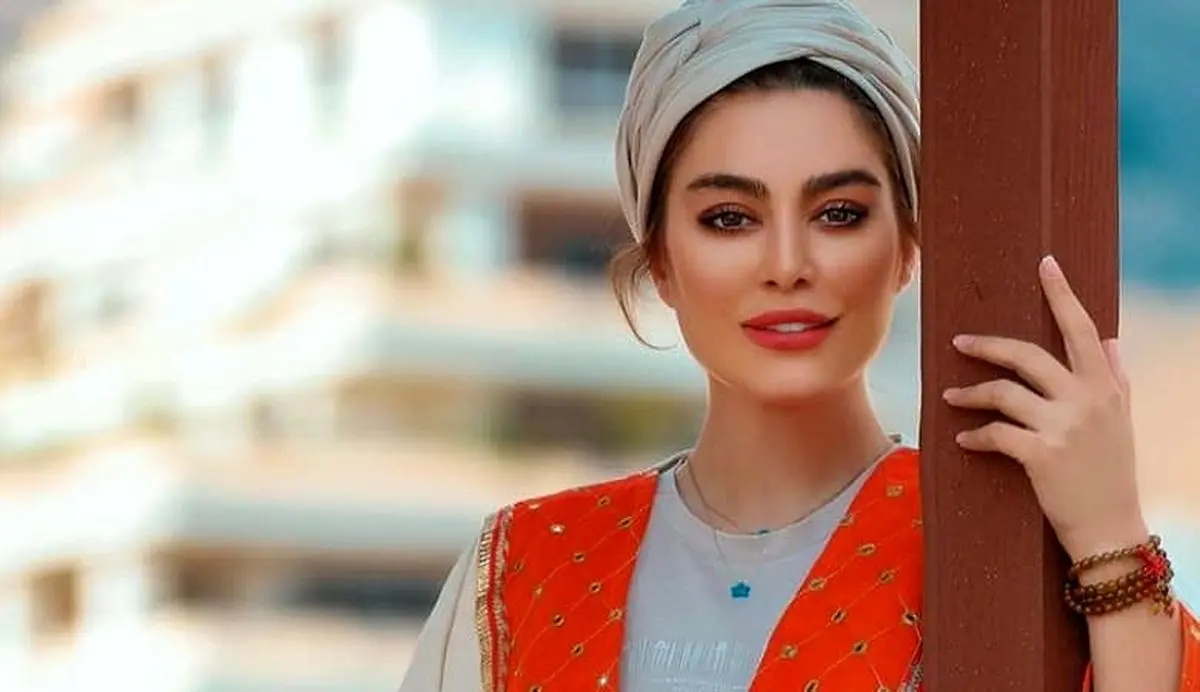 سحر قریشی این بار در کنار استخر + عکس