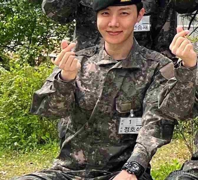 دو خواننده بی تی اس BTS به سربازی رفتند - ماندالا مگ