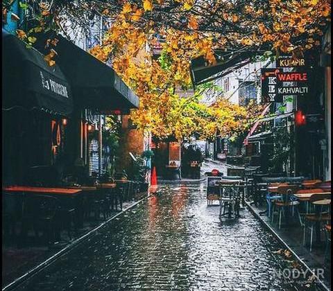عکس بارش شدید باران روی زمین در شب بارانی عکس بارش شدید باران روی زمین در شب بارانی