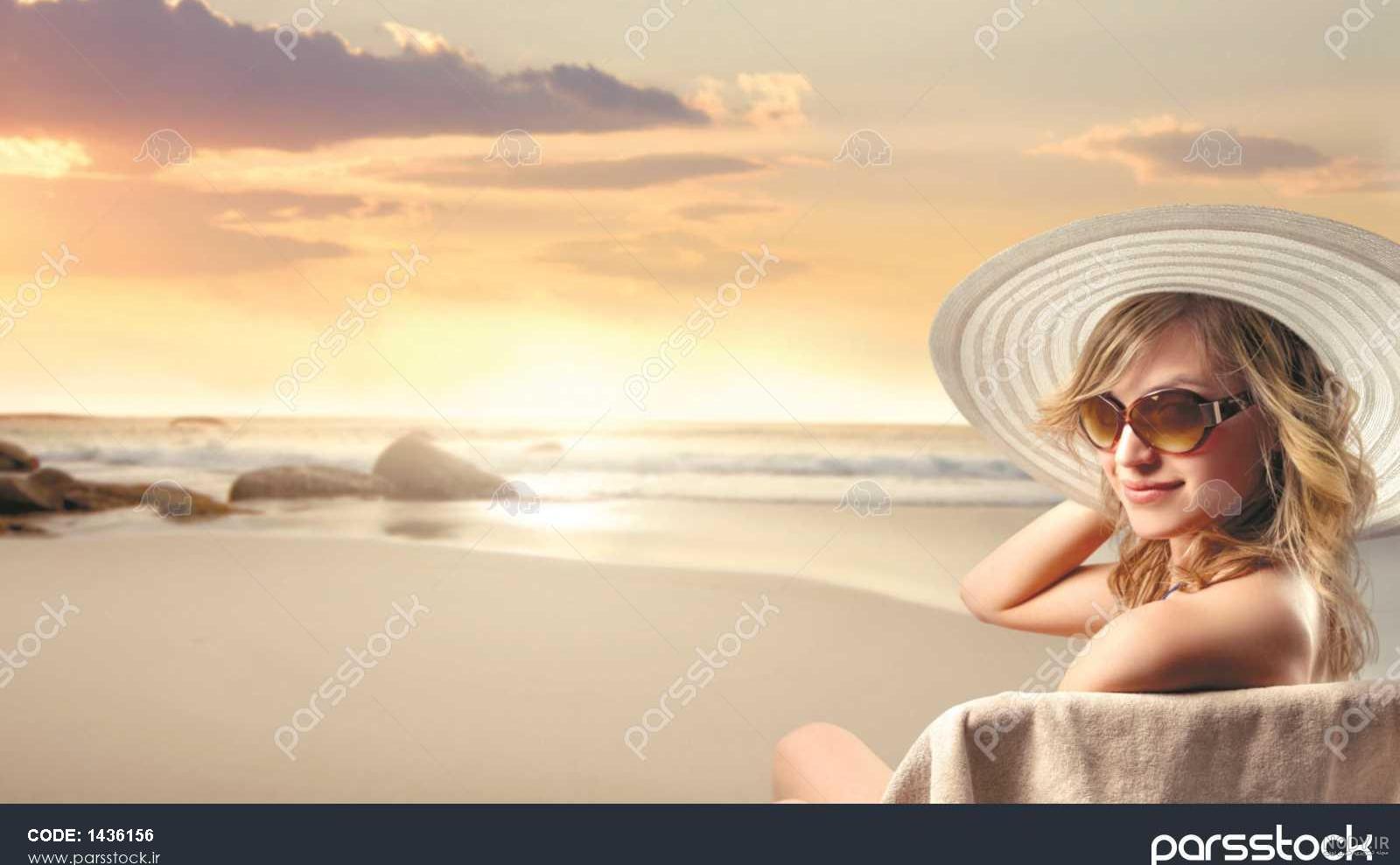 عکس کنار دریا زنان