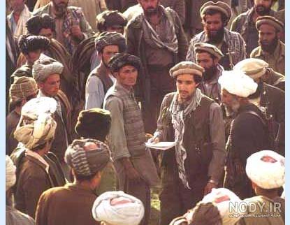 تصویری از تخریب سنگ قبر احمد شاه مسعود تصویری از تخریب سنگ قبر احمد شاه مسعود