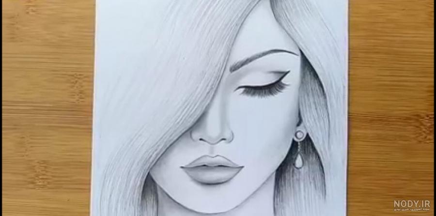 طراحی نقاشی دخترانه زیبا با مداد سیاه