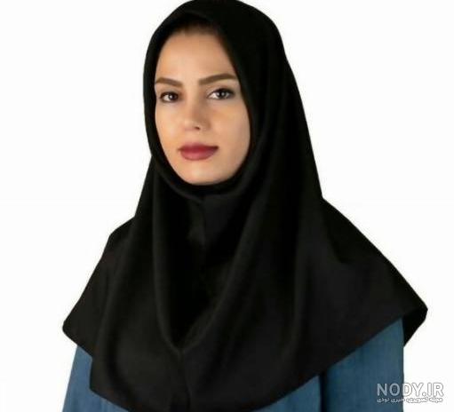عکس خانم با حجاب با مقنعه و هدبند و مانتوی مشکی و عینکی با قاب ...
