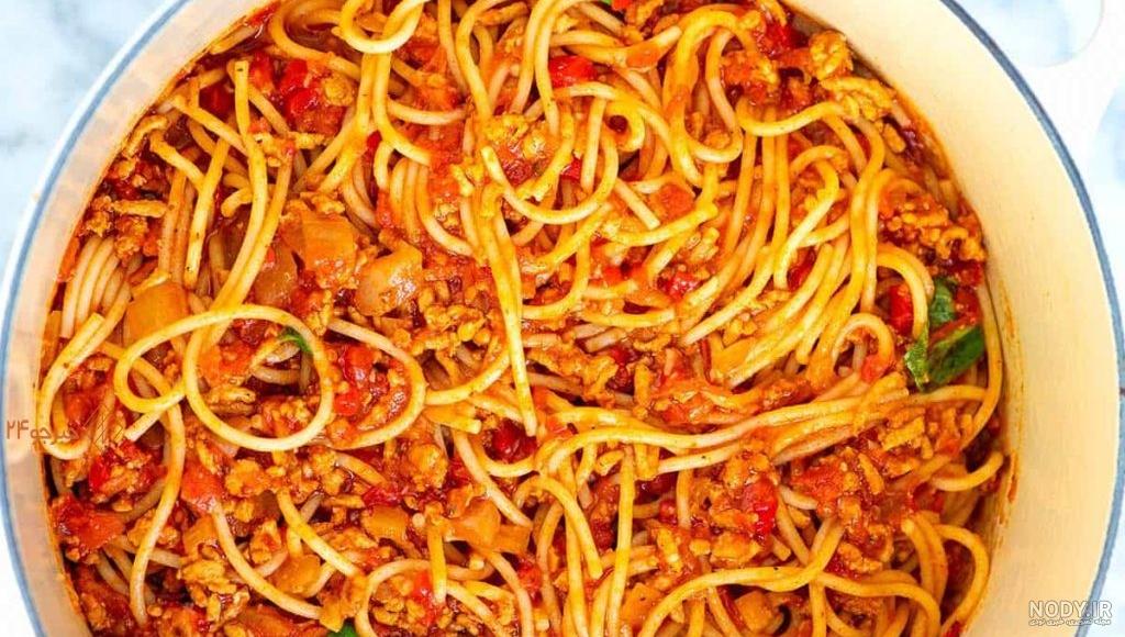 عکس ماکارونی های خام فرمی بزرگ و کوچک روی زمین و داخل ظرف های شیشه ای ... عکس ماکارونی های خام فرمی بزرگ و کوچک روی زمین و داخل ظرف های شیشه ای ...