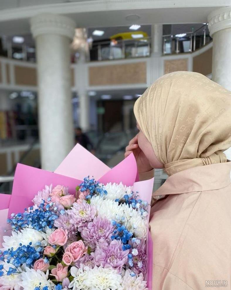 مجموعه عکس گل در دست دختر با حجاب (جدید)
