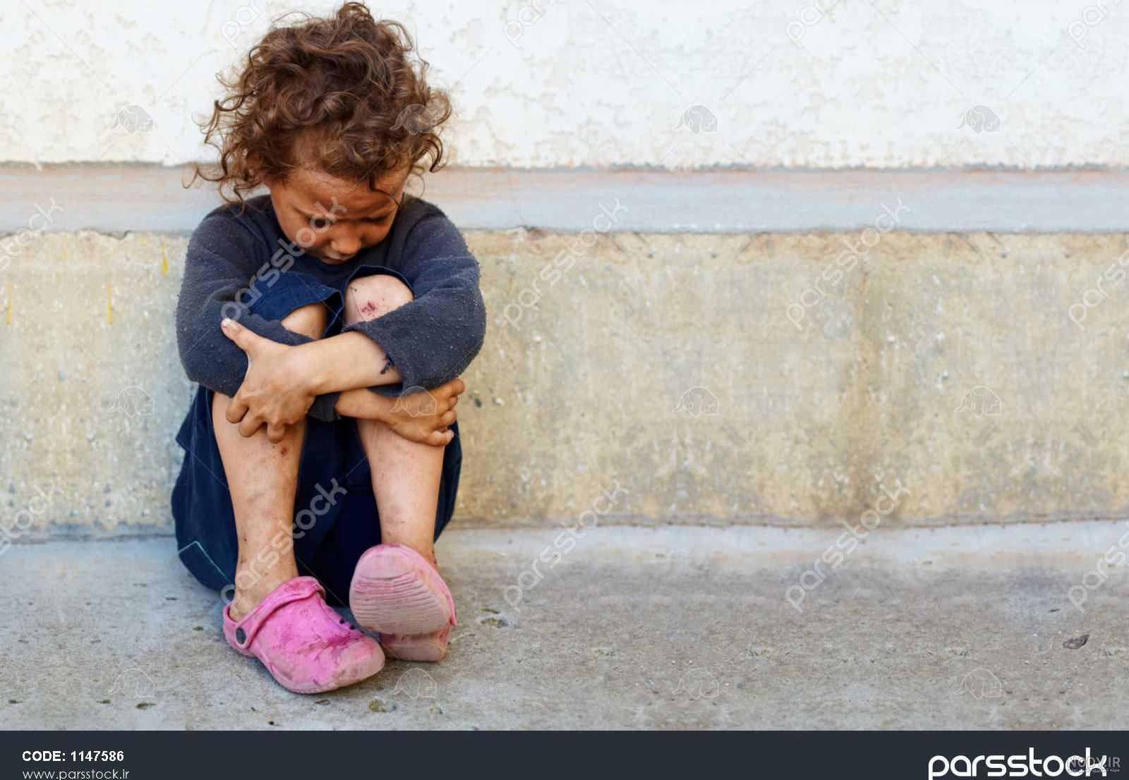 دختر غمگین نشسته در گوشه ای تنها برای پروفایل دختر غمگین نشسته در گوشه ای تنها برای پروفایل