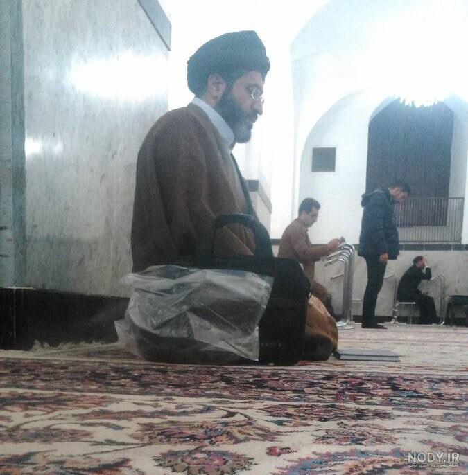 اولین تصاویر غبار روبی حرم امام رضا(ع) توسط رهبر انقلاب