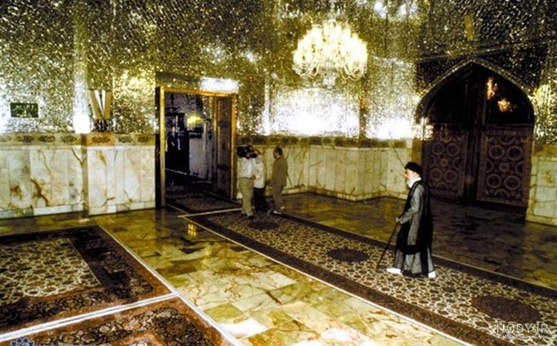 تصاویری از رهبر انقلاب در حرم امام رضا (ع)
