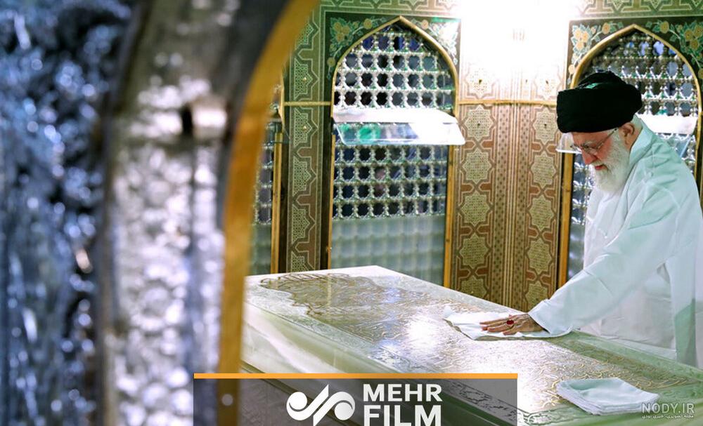 عکس/ رهبر انقلاب در مراسم غبارروبی حرم امام رضا(ع)