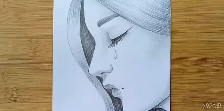 نقاشی سیاه و سفید چهره ساده و زیبا با دایره نقاشی سیاه و سفید چهره ساده و زیبا با دایره