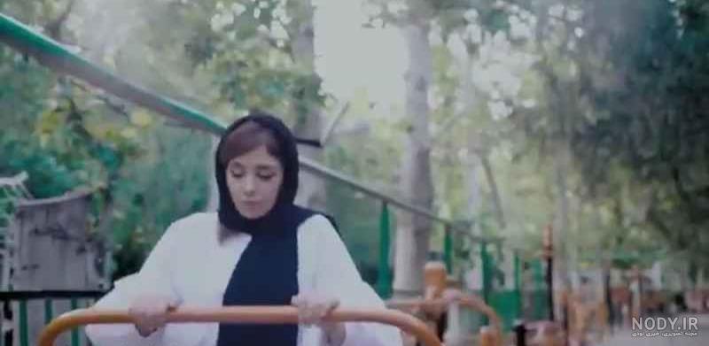 عکس دست امیر و اتوسا