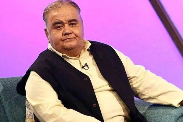 داماد هیکلی و قد بلند اکبر عبدی کنار المیرا دختر ریز جثه و بسیار زیبایش !! داماد هیکلی و قد بلند اکبر عبدی کنار المیرا دختر ریز جثه و بسیار زیبایش !!