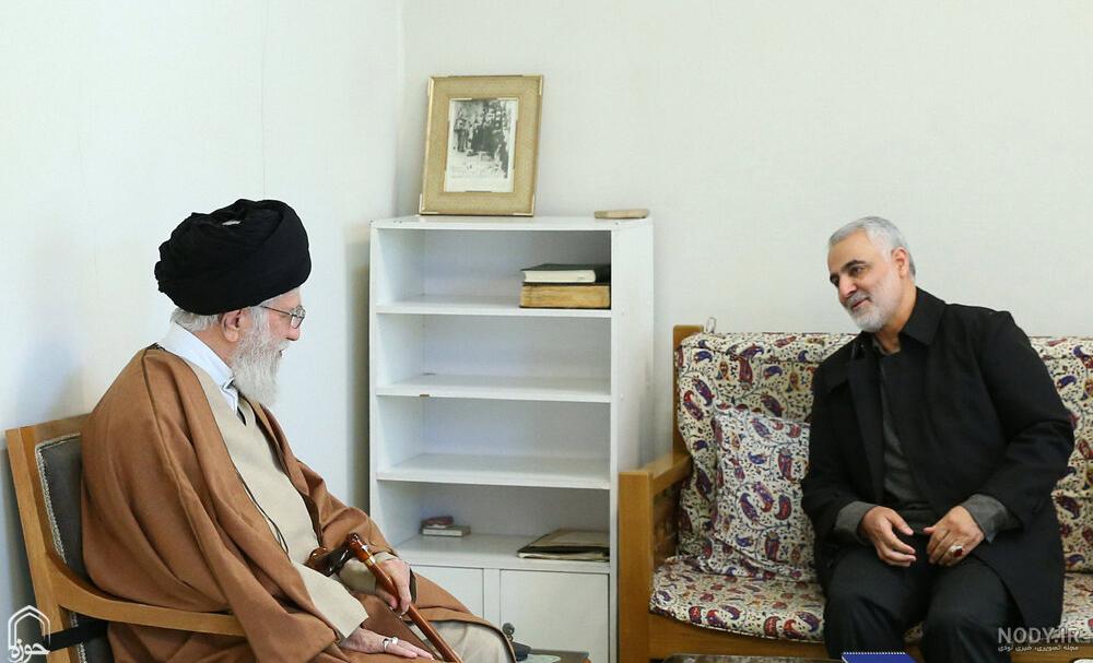 عکس حاج قاسم سلیمانی در کنار رهبر عکس حاج قاسم سلیمانی در کنار رهبر