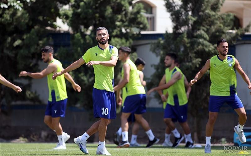 عکس سردار آزمون با لباس پرسپولیس عکس سردار آزمون با لباس پرسپولیس