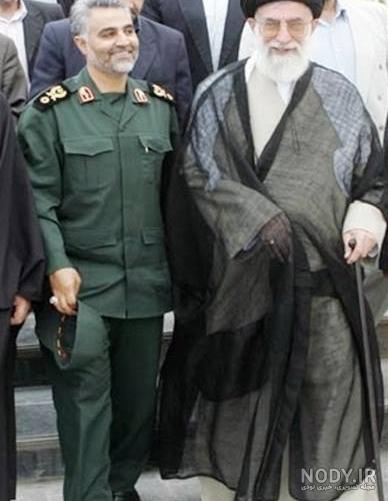 قاب عکس حاج قاسم سلیمانی در مراسم فاطمیه در کنار رهبر انقلاب قاب عکس حاج قاسم سلیمانی در مراسم فاطمیه در کنار رهبر انقلاب