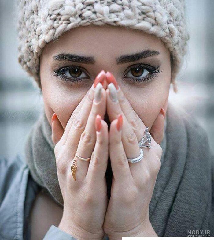 70 ژست عکس دخترانه در آتلیه - [جذاب و حرفه ای] - تشریفینو
