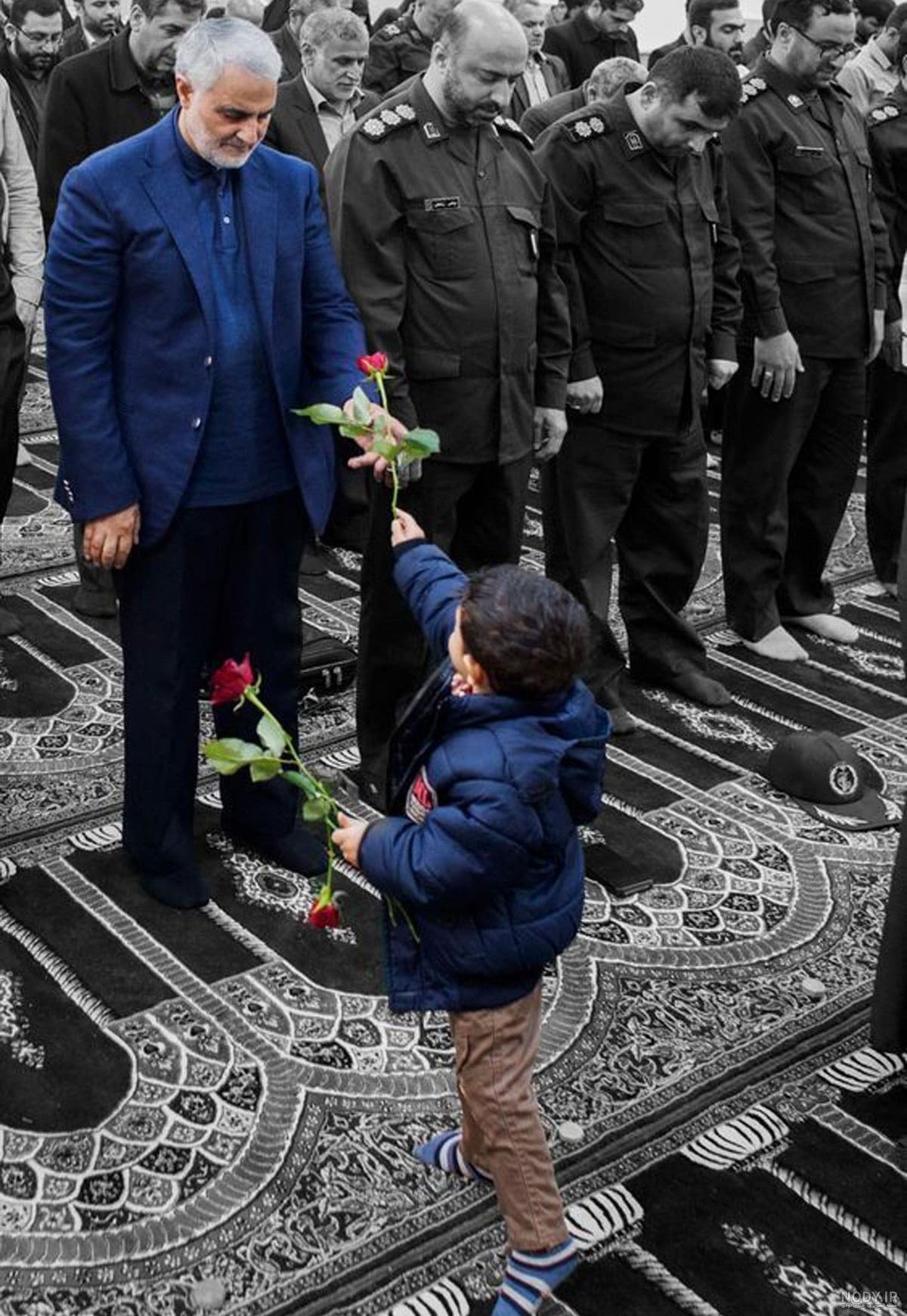 عکس یادگاری با سردار (بزرگداشت سردار شهید قاسم سلیمانی)