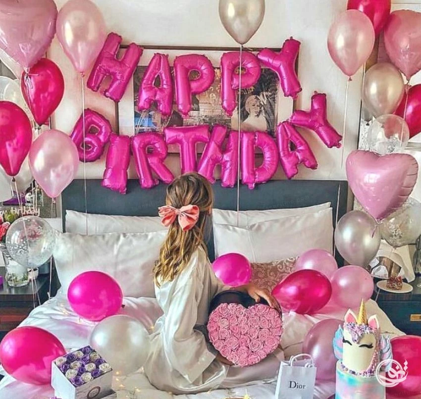 ژست عکس تولد روی تخت - عکس نودی