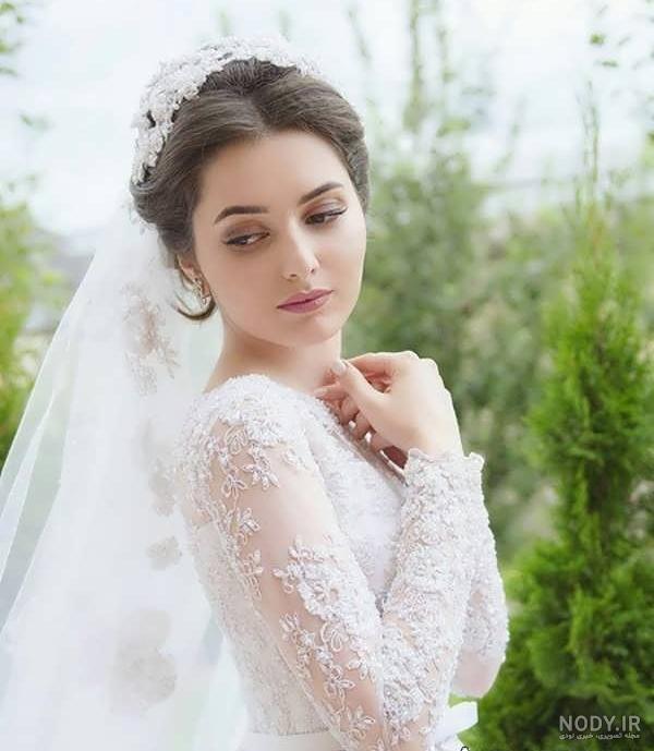 ژست های عکس عروس و داماد در باغ ژست های عکس عروس و داماد در باغ