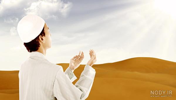 امام خمینی (س) - پرتره امام هنگام نماز جماعت در نوفل لوشاتو در حالت قنوت به صورت تمام رخ امام خمینی (س) - پرتره امام هنگام نماز جماعت در نوفل لوشاتو در حالت قنوت به صورت تمام رخ
