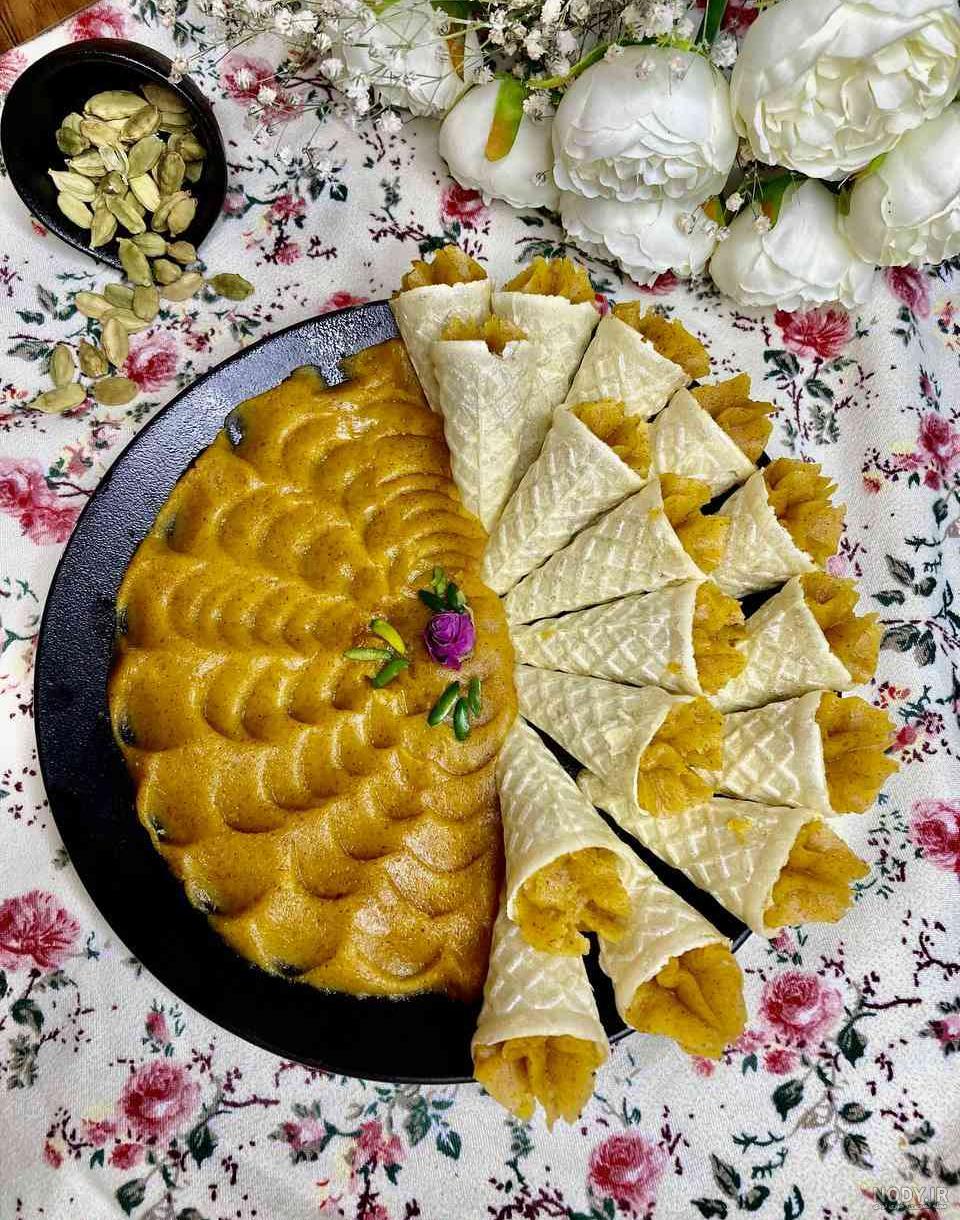 طرز تهیه حلوا رولی زعفرانی و مجلسی با نان میکادو طرز تهیه حلوا رولی زعفرانی و مجلسی با نان میکادو