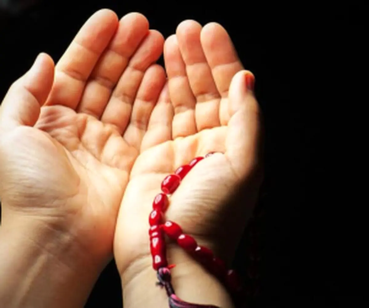 عکس / قنوت علی دایی در نماز عکس / قنوت علی دایی در نماز