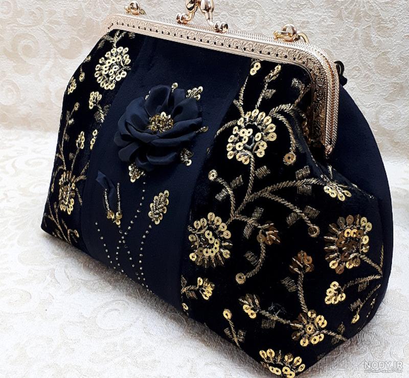 کیف زنانه سنتی پارچه مخمل چاپی طرح شعر کد : 1-506 - گروه هنری آرت آذین کیف زنانه سنتی پارچه مخمل چاپی طرح شعر کد : 1-506 - گروه هنری آرت آذین