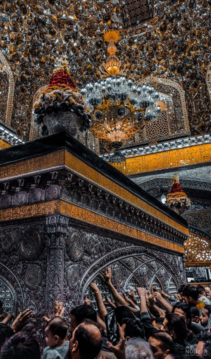 عکس / رهبر انقلاب در کنار ضریح حضرت امام رضا علیه‌السلام